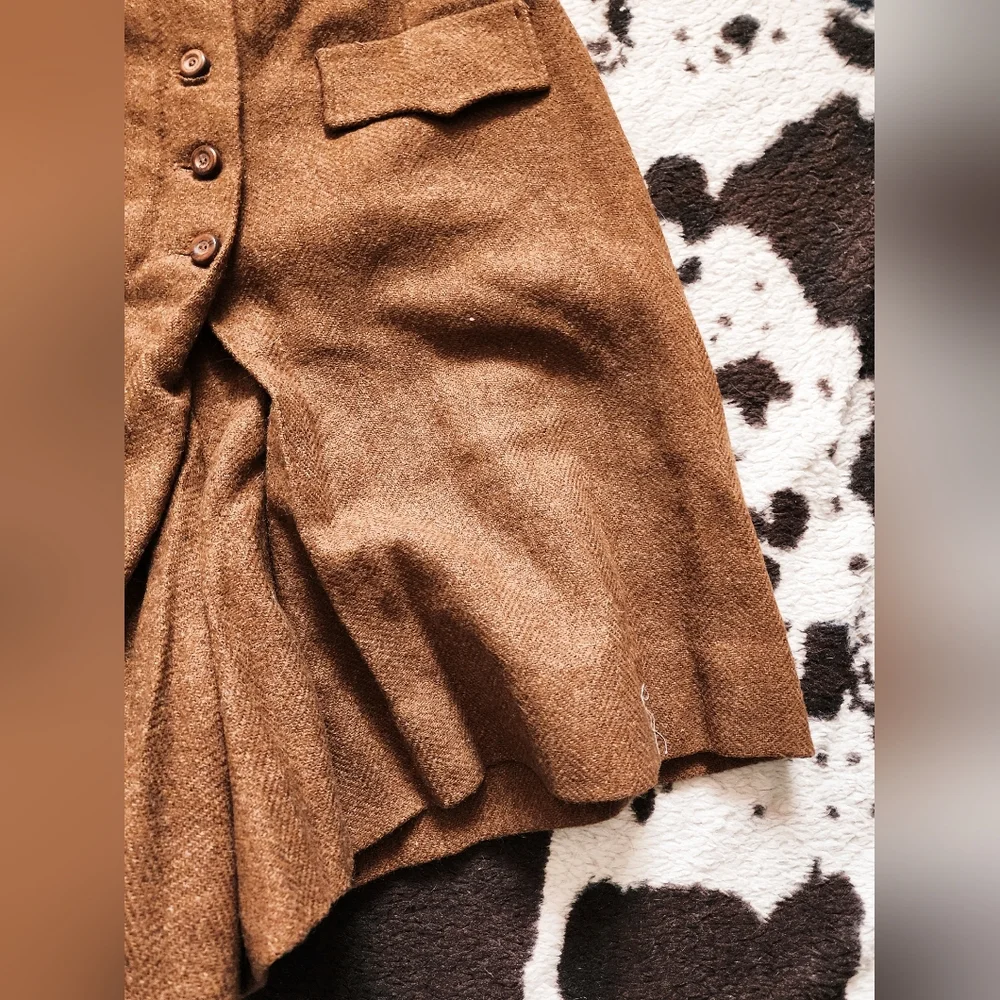 WOMEN'S 70'S PLEATED WOOL SHORTS - CHESTNUT BROWN - Picture 2 of 8